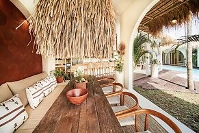 Stunning 4BR Villa With Rice Field View in Umalas