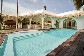 Stunning 4BR Villa With Rice Field View in Umalas