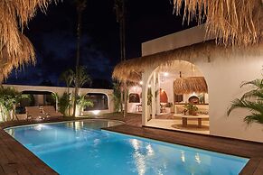 Stunning 4BR Villa With Rice Field View in Umalas