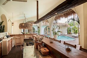 Stunning 4BR Villa With Rice Field View in Umalas