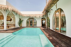 Stunning 4BR Villa With Rice Field View in Umalas