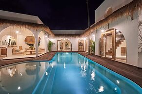 Stunning 4BR Villa With Rice Field View in Umalas