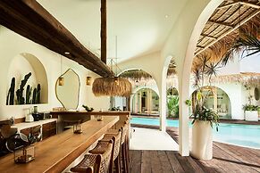 Stunning 4BR Villa With Rice Field View in Umalas