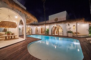 Stunning 4BR Villa With Rice Field View in Umalas