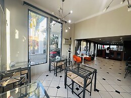 Casa Blanca Hotel & Suites Orange