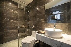 The Tahiti Beach Hotel