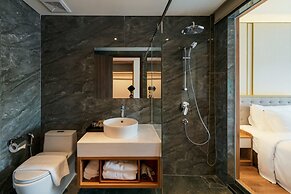 The Tahiti Beach Hotel