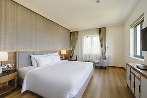 The Tahiti Beach Hotel