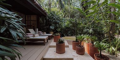 awā Beachfront Hotel