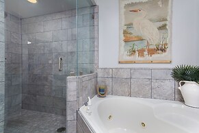 Crescent at Miramar-gulf Front Luxury Condo-free Beach Chairs!