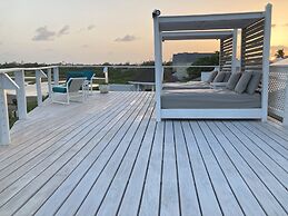 Unique Rare Villa! Retreat Style, Full Sea Views With Private Pool & H