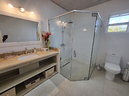 Unique Rare Villa! Retreat Style, Full Sea Views With Private Pool & H