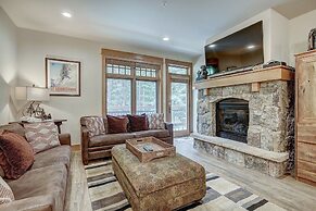 Luxury 1-Bedroom Ski-In Out Condo with Slopeside Heated Pool, No clean