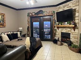 A Bear's Hibernation 1 Bedroom Condo by RedAwning