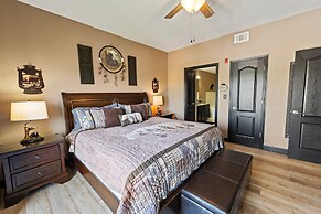 A Bear's Hibernation 1 Bedroom Condo by RedAwning