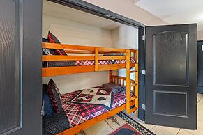 A Bear's Hibernation 1 Bedroom Condo by RedAwning