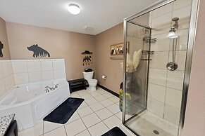 A Bear's Hibernation 1 Bedroom Condo by RedAwning