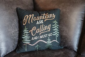 A Bear's Hibernation 1 Bedroom Condo by RedAwning