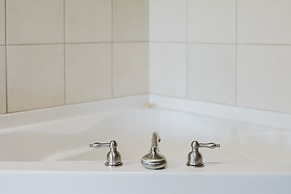 A Bear's Hibernation 1 Bedroom Condo by RedAwning