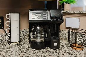 A Bear's Hibernation 1 Bedroom Condo by RedAwning