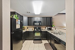 A Bear's Hibernation 1 Bedroom Condo by RedAwning