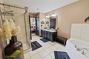 A Bear's Hibernation 1 Bedroom Condo by RedAwning