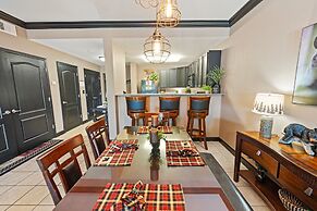 A Bear's Hibernation 1 Bedroom Condo by RedAwning