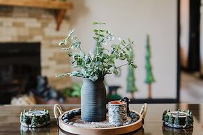 A Bear's Hibernation 1 Bedroom Condo by RedAwning