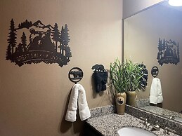 A Bear's Hibernation 1 Bedroom Condo by RedAwning