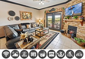 A Bear's Hibernation 1 Bedroom Condo by RedAwning