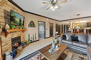 A Bear's Hibernation 1 Bedroom Condo by RedAwning