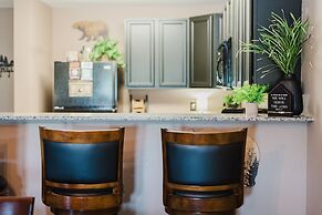 A Bear's Hibernation 1 Bedroom Condo by RedAwning