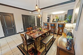 A Bear's Hibernation 1 Bedroom Condo by RedAwning