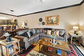 A Bear's Hibernation 1 Bedroom Condo by RedAwning