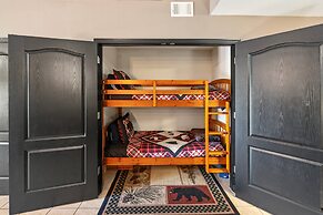 A Bear's Hibernation 1 Bedroom Condo by RedAwning