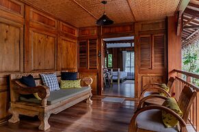 TIRA VILAGNA SUITES & SPA