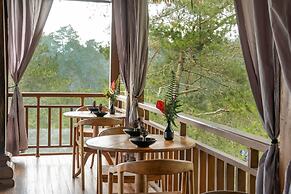 TIRA VILAGNA SUITES & SPA