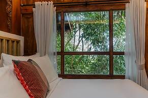 TIRA VILAGNA SUITES & SPA