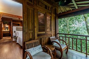 TIRA VILAGNA SUITES & SPA