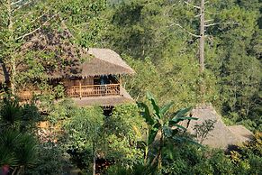 TIRA VILAGNA SUITES & SPA