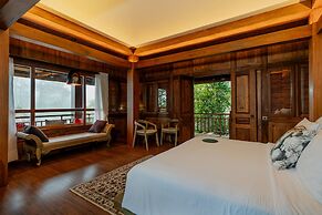 TIRA VILAGNA SUITES & SPA