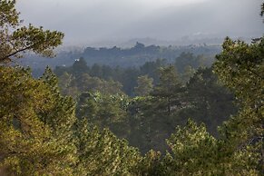 TIRA VILAGNA SUITES & SPA