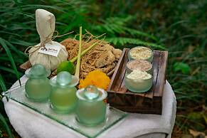 TIRA VILAGNA SUITES & SPA