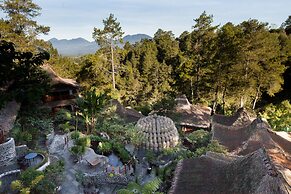 TIRA VILAGNA SUITES & SPA