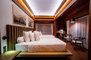 TIRA VILAGNA SUITES & SPA