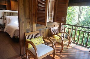 TIRA VILAGNA SUITES & SPA