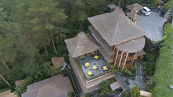 TIRA VILAGNA SUITES & SPA