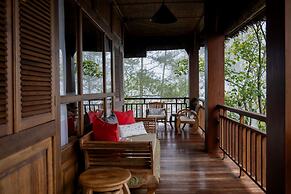 TIRA VILAGNA SUITES & SPA