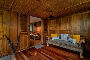 TIRA VILAGNA SUITES & SPA