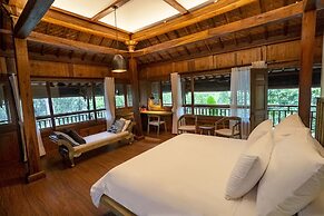 TIRA VILAGNA SUITES & SPA